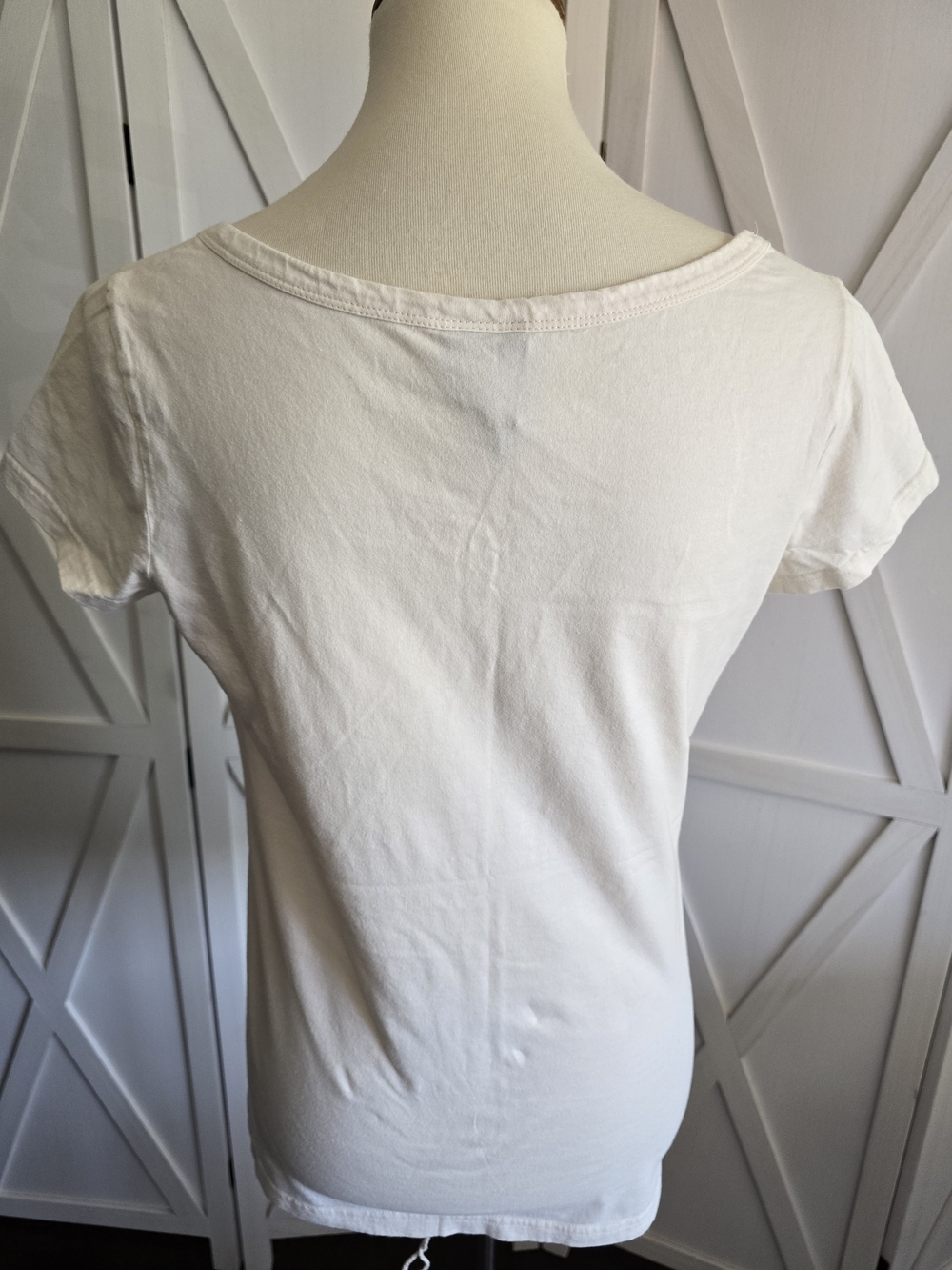 Bisou Bisou Fashionista Girl Illustration in a Cream & Black Color Scoop Neck - Picture 6 of 8